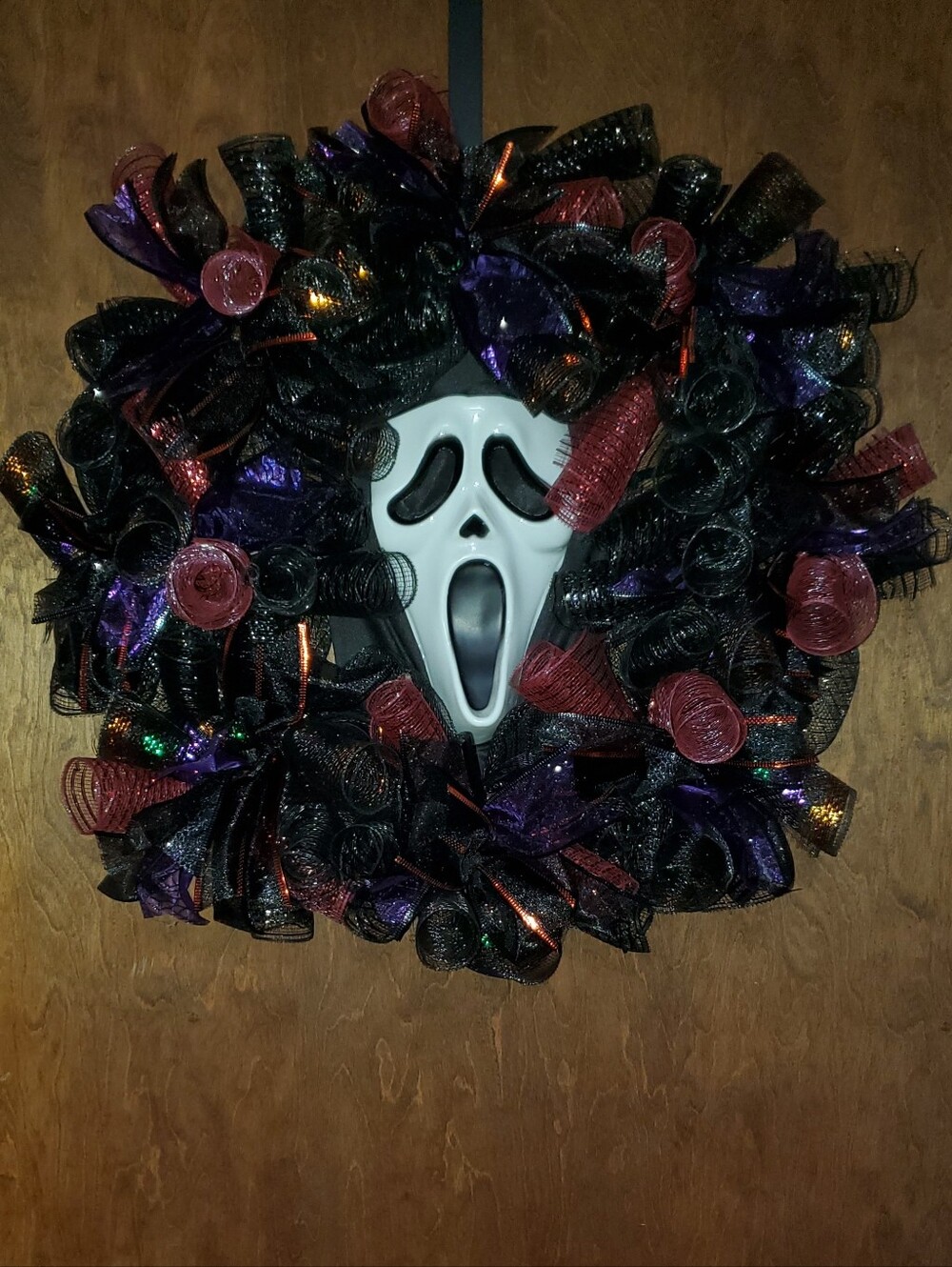 Spooky Scream Mask Halloween Wreath - Black, Purple & Red